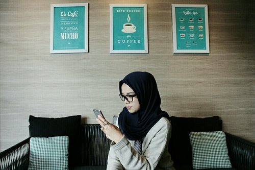 Enjoy a cup of coffee at Daily Dose, one of the famous coffee shop in Bogor ☕