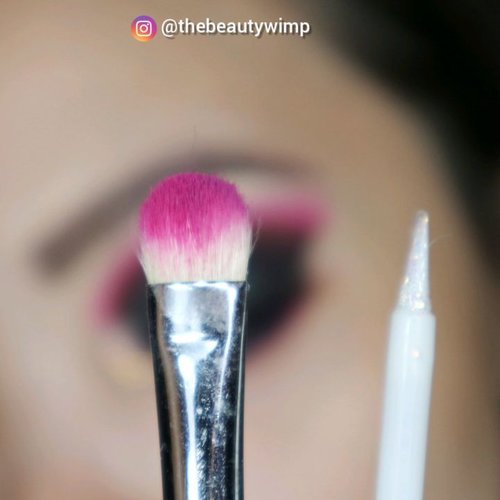 ☘️☘️☘️
.
.
Deets
@hudabeautyshop electric obsession
@anastasiabeverlyhills prism palette
@ltpro_official eye glitter gel
@getthelookid mascara lash paradise
.
.
Brushes used @sigmabeauty @ecotools_id @masamishouko
.
.
.
.
#fakeupfix #makeupforbarbies  #setterspace @setterspace #makeuptutorial #ColourPopMe #anatasiabeverlyhills  #peachyqueenblog #abhbrows #bretmanvanity #eyemakeupvideos #juviasplace #amrezyshoutouts #wakeupandmakeup  #morphebrushes #instamakeup #undiscovered_muas #morphebabe  #beautycommunity  #fiercesociety  #sigmabeauty @sigmabeauty  #bunnyneedsmakeup @bunnyneedsmakeup #clozetteid #beautybay #blendtherules