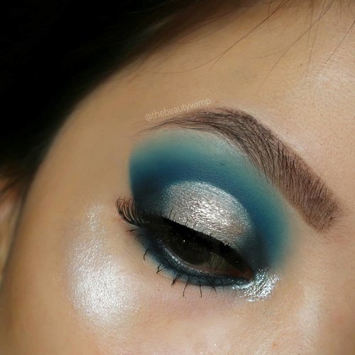TUTORIAL ON PREVIOUS POST 🌬🌬🌬
Inspo : @_cristiiinaa

@morphebrushes 39A dare to date
@beautycreations.cosmetics Elsa palette ( from @ivabeaute.id )
@anastasiabeverlyhills aurora
💧
💧
💧
💧

#fakeupfix #makeupforbarbies #beautygram #makeupblogger #makeupfeed  #anatasiabeverlyhills  #peachyqueenblog #abhbrows #bretmanvanity #beautycreationscosmetics #amrezyshoutouts #beautygram #morphebrushes #instamakeup #undiscovered_muas #morphebabe #slave2beauty #bhcosmetics #beautycommunity  #wakeupandmakeup #makeupobsession #fiercesociety  #sigmabeauty @sigmabeauty  #hypnaughtymakeup #makeupinspiration #clozetteid #beautybay #blendtherules
.