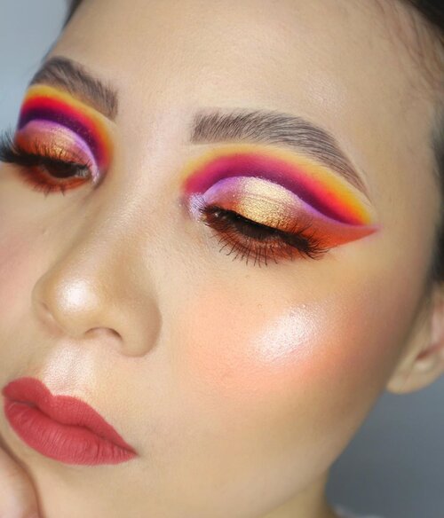 ☀️🌤☀️🌤☀️🌤⁣⁣
⁣⁣
Eyehadow @anastasiabeverlyhills Prism & Alyssa Edwards
@sigmabeauty Eye base primer Persuade
BLUSH @esqacosmetics 
@luxcrime_id eyebrow pencil
Highlighter @makeoverid trio highlighter
Lip @dearmebeauty dear rachel
⁣
⁣
⁣
⁣ ⁣#beautygoersid #instamakeup  #makeuptutorial  #beautyenthusiast  #100daymakeupchallenge
#makeupfeed #unleashyourinnerartist #creativemakeup  #makeuptutorial @setterspace @tampilcantik  @cchanel_beauty_id @tips_kecantikan  @popbela_com
 #makeuplooks #wakeupandmakeup #clozzeteid #sigmabrush #clozetteid #slave2beauty #wake2slay #eyeshadowtutorial  #amrezyshoutouts #undiscovered_muas #inssta_makeup #makeupaddict #featuremuas #morphebabe #beautyunderyourinfluencer