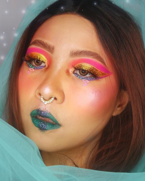 Dikeki jeneng opo enake look iki?⁣
⁣
Masih dalam rangka Ulang Tahun @eclatpressedglitter yang ketiga!! ⁣
Jangan lupa buanyak diskon dan promo.⁣
Also mereka juga ada Mystery Box dengan disc up to 50 % ⁣
•Wonderland (2 products, disc 40%⁣
•Dreamland (4 products, disc 45%)⁣
•Fantasyland (6 products, disc 50%)⁣
⁣
Produk yang aku gunakan adalah Pineapple Kiss dari Retro Collections. ⁣
Shade Galaxy dan borci lucu pink bawah mata  itu dari DreamLand Mystery Box.⁣
Lucu lucu kabeh pokoknya!⁣
----⁣
⁣
Lip 👄 Vyvyd Studio Lip Flash Matte in Techno Ripple ⁣
Get it on my Charis Shop⁣
⁣
http://hicharis.net/thebeautywimp/LXn⁣
⁣
⁣
⁣
⁣ .
⁣ ⁣#beautygoersid #instamakeup  #makeuptutorial  #beautyenthusiast  #100daymakeupchallenge
#makeupfeed #unleashyourinnerartist #creativemakeup  #makeuptutorial @setterspace @tampilcantik  @cchanel_beauty_id @tips_kecantikan  @popbela_com
 #makeuplooks #wakeupandmakeup #clozzeteid #sigmabrush #clozetteid #slave2beauty #wake2slay #eyeshadowtutorial  #amrezyshoutouts #undiscovered_muas #inssta_makeup #makeupaddict #featuremuas #morphebabe #beautyunderyourinfluencer