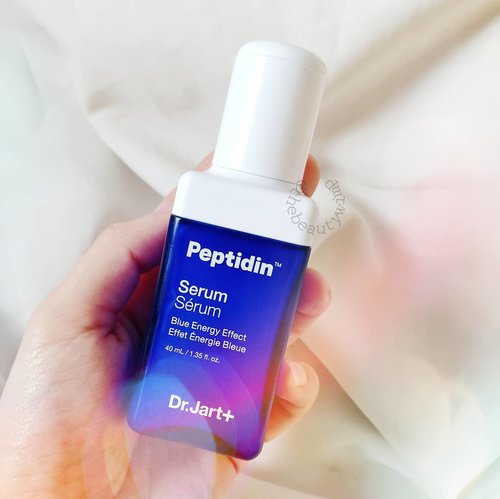WHATS YOU CURRENT GO-TO SERUM?Dr Jart Peptidin Serum (Blue).Today has marked the first 3 weeks since i used this serum religiously am & pm. As someone whos already reached late 20s the big peptidin title attracts me. Hence, after I finished TO Buffet, i gave this peptidin serum a shot.Packaging-wise, i thought it would come in a glass bottle (regarding its price) but no, the serum packed in a doff sturdy plastic bottle with white twist-off top and a dropper that is dispensed when it's pressed.Texture wise, it is super lightweight serum with runny / watery like texture. It looks transclucent in a glance but when i look closer it has a tad blue hue to it. I love the formula that absorbs into the skin so quick with no residue and tackiness. I noticed a faint and light citrus-y smell which actually is relaxing at some points. It does what it claims, that it makes my face feels smoother when i touch it. For fine lines, the result might be still minor but honestly i dont mind as peptides is supposed to be a long-term. .Oh and yes, this Dr Jart Peptidin serun has another one in pink bottle. Just in case you're wondering, in peptide terms, yes they are the same. However, i noticed there's some differences in other ingredients and extracts. The pink one is supposed to be for oily skin as it contains Alcohol whereas blue one doesn't. .@drjart@drjart_kr @drjartid.