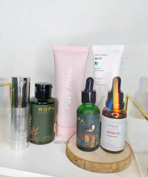 New in stash! 
Newly opened kabeh ✨✨✨

Products featured :
@lacoco.id eye serum
@ropa.porta toner better & triump serum
@indoganic_official RoseHip Oil (Minus si Vit C serum karena tak masukkan kulkas)
@poreherobeauty clay mask
@simplisticindonesia suncream

.
.
.

⁣ #beautygoersid #instamakeup  #makeuptutorial  #beautyenthusiast  #100daymakeupchallenge⁣⁣
#makeupfeed #unleashyourinnerartist #creativemakeup  #makeuptutorial @setterspace @tampilcantik @tiktokofficialindonesia @cchanel_beauty_id @tips_kecantikan  @popbela_com⁣⁣
 #makeuplooks #wakeupandmakeup #clozzeteid #sigmabrush #clozetteid #slave2beauty #wake2slay  #amrezyshoutouts #tiktokindonesia #undiscovered_muas #inssta_makeup #berbagiskill #tiktokindonesia #tiktok #samasamadirumah ⁣