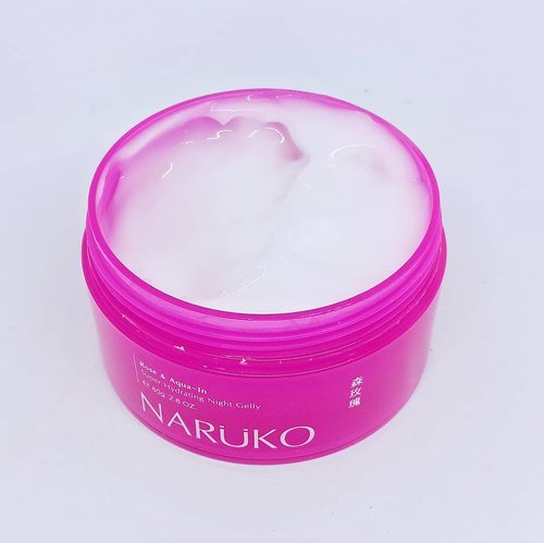 NARUKO ROSE & AQUA IN SUPER HYDRATING NIGHT GELLY@naruko.indonesiaI used to think sleeping mask was solely another short-term trend going on in the asian beauty industry to take the Western market by storm. Also, I used to think by only using moisturizer was more than enough, and the term sleeping mask was just another marketing ploy. In fact, after I eventually tried out  a sleeping mask I knew i was totally wrong. It might look the same in a glimpse, BUT it feels completely different compared to night cream when applied. Since I have dry skin, i tend to love a rich & sort of occlusive-y sleeping mask, just like this NARUKO ROSE & AQUA IN SUPER HYDRATING NIGHT GELLY.Texture wise, it comes in a white jelly-ish pudding consistency with a pretty strong rose scent. I wont complain though, as i swear by anything roses.It spreads so easily and gives my skin a nice cooling sensation. Feels so soothing and relaxing in some ways. The formula is quite rich and thick, hence it needs some times to be fully absorbed. It gets a bit tacky as it dries off.The day after , my skin is so glowy and I defienitely can see my complxion is brightened as it contains 3% of Niacinamide!! 🙌This is a really great quality product that delivers on their claims so I would definitely recommend checking this out.However, if you're sensitive to heavily fragranced product you might want to skip it.But if you have dry skin and are not allergic to everything roses you re gona love it!.If you're interested in this product use my code for 15% OFF : NARUMONIC at @shopee.id