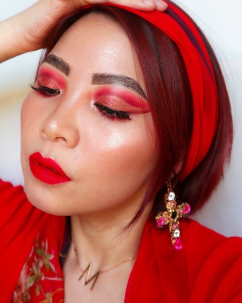 Red Makeup Pergi ke Posyandu with affordable products 💸
Tutorial nya nyusul besok yah 💃
_____
Deets :
@colourpopcosmetics Main Squeeze
@rollover.reaction Cushion
@essence_cosmetics Hey Cheeks Blush,Bronzer,Highlighter Palette
@avoskinbeauty hydrating treatment essence
@sadabycathysharon Lipmatte Fatma
-
-
-
-
#wakeupandmakeup  #clozzeteid #clozetteid #undiscovered_mua #setterspace #ccchanelbeauty_id  #beautygoersid  @setterspace @tampilcantik  @cchanel_beauty_id @tips_kecantikan  @popbela_com  #motd #100daymakeupchallenge
#fakeupfix #makeupforbarbies2  #peachyqueenblog #bretmanvanity #amrezyshoutouts  #beautygram  #makeupobsession #fiercesociety #bunnyneedsmakeup #hypnaughtymakeup #makeupinspiration  #beautybay  #sigmabeauty