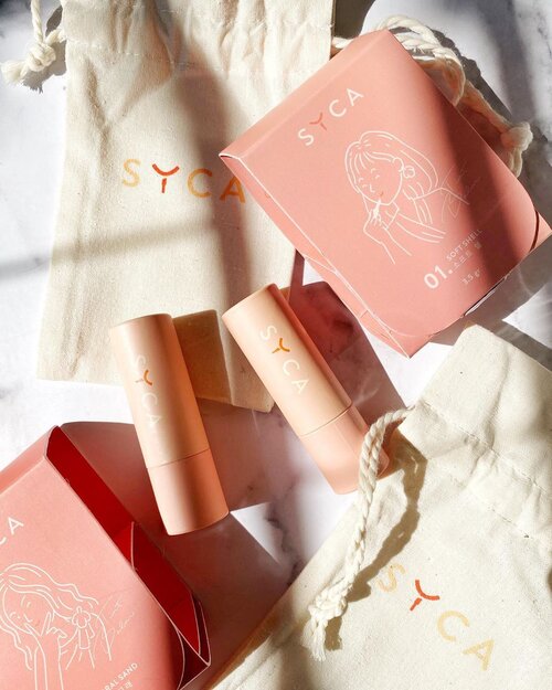 Tinted Lipbalm Lokal super kalem⁣
⁣
Bagi yg uda males pake lip matte dan cenderung necurel makeup, tinted lipbalm suda pasti jadi andalan toh, karena hasilnya seger dan bikin bibir keliatan sehat.⁣
@syca.official ini packaging super lucu dan eye-catching.⁣
Memang mereka finish nya sheer ya.⁣
01 Soft Coral memang beneran sangat soft & sheer⁣
02 Coral Sand lbh keluar warna pink nya tp di bibir sih masih tetep super natural ⁣
⁣
⁣
⁣
⁣.
.

#beautygoersid #instamakeup  #makeuptutorial  #beautyenthusiast  #100daymakeupchallenge⁣
#makeupfeed #unleashyourinnerartist #creativemakeup  #makeuptutorial @setterspace @tampilcantik @tiktokofficialindonesia @cchanel_beauty_id @tips_kecantikan  @popbela_com⁣
 #makeuplooks #wakeupandmakeup #clozzeteid #sigmabrush #clozetteid #slave2beauty #wake2slay  #amrezyshoutouts #tiktokindonesia #undiscovered_muas #inssta_makeup #berbagiskill #tiktokindonesia #tiktok #samasamadirumah ⁣ ⁣