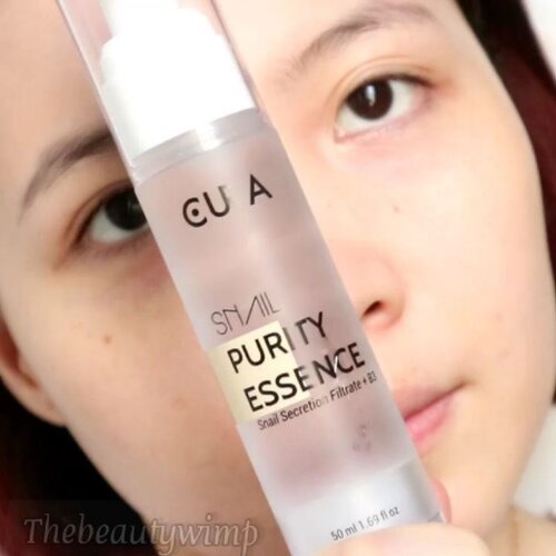 !! LOCAL BRAND !!CURA SNAIL PURITY ESSENCE(4/5)@the.cura------Sejauh ini dan setau saya, produk lokal sekarang sudah mulai mengeluarkan Essence. Seneng sih karena pilihan menjadi semakin banyak juga.Tapi lokal yang mengandung Snail mucin msh jarang ya.-Cura Snail Purity Essence ini merupakan brand local skincare, dengan klaim untuk :- Dullness- Hydrate & Soothe- Smoothen skin surface- Reduce the appereance of fine lines._Yang bikin tertarik sebenernya adalah si ingredients; karena bahan tertinggi (setelah water) langsung Snail Secretion Filtrate dan Aloe Barbadensia Leaf Water. Disusul dengan Niacinamide, Adenosine, Allantoin & Caffeine.Essence ini juga Alcohol dan Silicone FREE!! _This essence comes in a solid clear gel that spreads so easily on to the skin. Despite of containing snail mucin, tapi tesktur nya tidak se slime-y yang saya bayangkan. Jadi bener-bener kayak gel biasa aja di kulit.It absorbs real quick & tidak lengket sama sekali. Pemakaiannya setelah Toner ya. Tapi karena tekstur nya yang demikian, mau kalian masukkin ke slot serum jg gpp. Dia ini menghidrasi sekali, jadi mau kalian tandem sm hydrating serum ya semakin nampol._Kalau dipake rutin, snail mucin ini beneran ampuuuh pol buat memperbaiki tekstur kulit.Lembab nya beneran okeeee banget!!So far di aku ga ada breakouts, karena mungkin kulitku sudah biasa dengan Snail Mucin. Tapi ada juga yg hrs adaptasi dl. Jadi disesuaikan aja dgn kondisi kulit kalian.____Where to get it@elsyoungid ✨✨✨