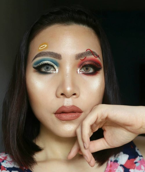 Tampak ngarep (2/3)
It's been ages since i put on a full face makeup, kaget, scared by my own self 
Inspo : @jamescharles
.
.
@morphebrushes 39A dare to date
@juviasplace magic palette
@beccacosmetics backlight primer
@nyxcosmetics_indonesia @nyxcosmetics vivi bright liner
💄NYX SUEDE MATTE LIPSTICK in Free Spirit
Lipliner @makeoverid Exposed
@colourpopcosmetics supershock highlighter 
@clioindonesia Pro Dual controbing stick
@benefitindonesia Hoola Bronzer
. .
.
.
.
#fakeupfix #makeupforbarbies #beautygram #makeupblogger #makeupfeed  #anatasiabeverlyhills  #peachyqueenblog #abhbrows #bretmanvanity #nyxcosmetics_indonesia #amrezyshoutouts  #beautygram #morphebrushes #instamakeup #undiscovered_muas #morphebabe #slave2beauty #nyxcosmetics #beautycommunity  #wakeupandmakeup #makeupobsession #fiercesociety  #sigmabeauty @sigmabeauty #bunnyneedsmakeup #hypnaughtymakeup #makeupinspiration #clozetteid #beautybay #blendtherules
.