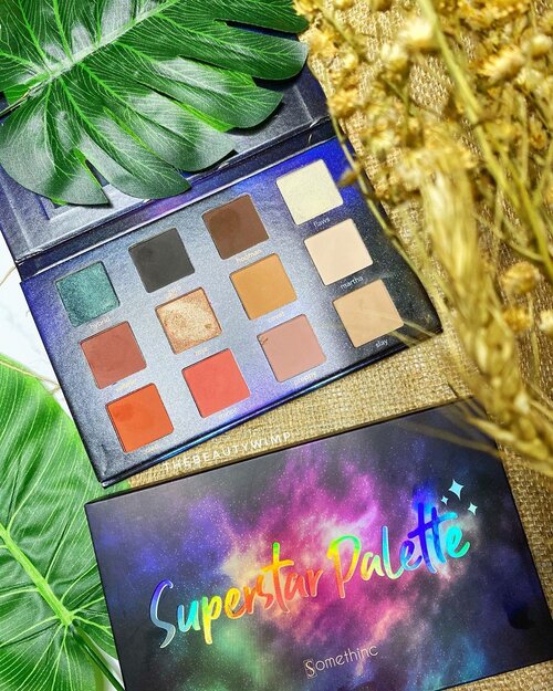 𝐏𝐀𝐋𝐄𝐓𝐓𝐄 𝐋𝐎𝐊𝐀𝐋 !!!!!⁣
⁣
Somethinc Super Star Palette⁣ @somethincofficial ⁣
Aku inget bangeeeet deh November 2019 kemari pas S x B ini lapak @beautyhaulindo selalu antri paaaaanjaaaang bgt sampe aku mau mencolek2 eyeshadow ini pun gak bisyaaah 😂 ⁣
⁣
Dan baru skr nyobain. Ini memang palette dengan warna-warna versatile, kamu mau kalem neutral bisa, mau agak smokey pun bisa. Yang aku senang, Ada eyeshadow item dan crème di dlm palette ini. Penting menurutku!⁣
⁣
Untuk pigmentasi aku kira bakalan kalem nih, ternyata dia buildable . Mau agak cetar pun bisa, tinggal kamu layer terus aja warnanya. Ga mudah geser juga.⁣
⁣
Bagi yg suka cerewet dgn fallouts. Worry not! Palette ini termasuk minim fallouts, RAPIIIH. ⁣
⁣
Buat pemula oke banget! Ga usa pke mikir lama kalo emang kepingin, it is worth every penny.⁣
⁣
⁣
⁣ ⁣ ⁣ ⁣ ⁣ #beautygoersid #instamakeup  #makeuptutorial  #beautyenthusiast  #100daymakeupchallenge⁣
#makeupfeed #unleashyourinnerartist #creativemakeup  #makeuptutorial @setterspace @tampilcantik  @cchanel_beauty_id @tips_kecantikan  @popbela_com⁣
 #makeuplooks #wakeupandmakeup #clozzeteid #sigmabrush #clozetteid #slave2beauty #wake2slay #eyeshadowtutorial  #amrezyshoutouts #undiscovered_muas #inssta_makeup #makeupaddict #featuremuas #morphebabe #beautyunderyourinfluencer