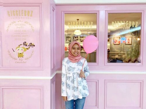 Me in Pink💖💗💕💗.
.
.
#clozetteid #ggrep #wonderlandbykartika #kartikaryanijakartatravel #cafe #cafehunter #cafegoer #cutecafe #pinkcafe #lifestyleblogger #lifestyle #travelblogger #ulzzang #블로거 #얼짱  #라이프 #스타일 #블로거 #ライフスタイルブロガー #ブロガー #kawaii #かわいい #旅行 #旅行ブロガー#여행 #여행자 #여행스타그램 #hunnyeo #훈녀