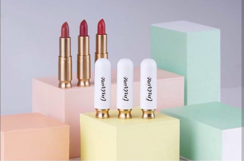 L👀k l👀k l👀k at pretty lipstick shades. Packaging reminds me of the beauty and the beast's Rose Glass, right?!?🥀🥀🥀 The colour looks so magical, too. Gak tau kenapa tapi akhir akhir ini suka banget sama lipstick maroon atau yang bold gitu, sooluuuvvvv😍😍😍 the review of the @luxcrime_id lipstick are great so yeah no doubt to try it right? And look at the colour of the packaging, pastel and soft colour makes it look fancy and lux. Huhuhu wanna cry why those lipstick so pwetty?? Hoping can win  @luxcrime_id and @febbyrastanty giveaway. Really want it so bad!!! So yeah wish me luck🙋😍🙋#luxcrimefebby #luxcrimeid #luxcrime #luxcrime_id #luxcrimehermajesty