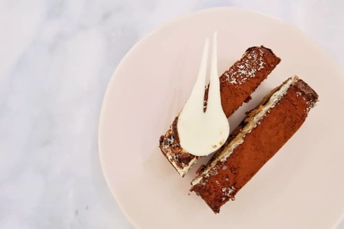 Favorite food all the time🎂 it's Tikamisu😋. Don't slide, there's the after math😅🍰.
.
#clozetteid #ggrep #cake #tiramisu #cakeshop #bakery #chocolatecake #kue #dessert #slicecake #sweettooth #ulzzang #foodblogger #foodie #foodporn #kuliner #foodgram #foodphotography #foodpics #foodaddict #foodism #블로거 #얼짱 #ブロガー #음식 #블로거 #hunnyeo #훈녀