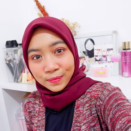 🇲🇨 Dirgahayu Indonesia ke 74th 🇲🇨..Hari ini karena 17 Agustus jadi ikutan pakai merah-merah, bukan merah-putih😅. Yang penasaran detail makeup ini nih :..@cottonyou.id Pollycotton Hijab@makeoverid Powerstay Correcting Primer Green@makeoverid Powerstay Demi-Matte Cushion W42@riveracosmetics Loose Powder@thesaemid Saemmul Wood Eyebrow 02@focallure 9 Colors Eyeshadow 05@eunyul_official Night View Longlash Mascara@catrice.cosmetics Blush Box 040 Berry@peripera_official Airy Ink Velvet 10@romandyou LipDriver 04 Don't Stop..#clozetteid #bvloggerid #femaledaily #beautiesquad #beautybloggerid #bloggerperempuan #indonesianfemalebloggers #bloggermafia #kbbvbeautypost #beautynesiamember #makeup #makeupenthusiast #makeupjunkie #bloggerceria #beautybloggerindonesia #블로거 #얼짱 #뷰티블로거 #ブロガー#美容ブロガー #kawaii #かわいい #hunnyeo #훈녀 #facetofeet #beautygoersid #dirgahayuindonesia74th #makeuplook #makeuptutorial @tampilcantik @indobeautygram @beautygoers @bunnyneedsmakeup @beautybloggerindonesia @bloggermafia @indobeautyblogger @femalebloggersid @facetofeet_id