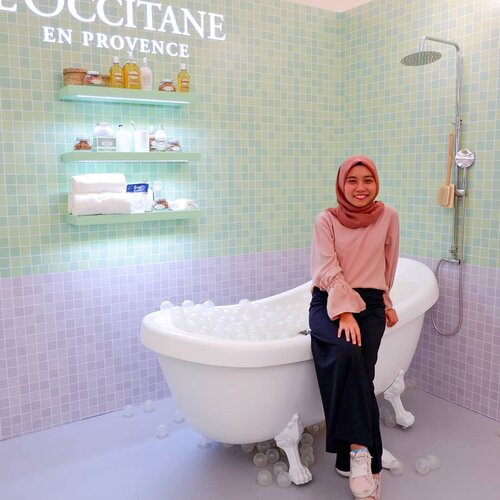 Finish my Sensorial Journey with @loccitane_id 💛 #LOccitaneID #SensorialJourneyID...#clozetteid #ggrep #lifestyleblogger #lifestyle #travelblogger #travelling #adventure #vacation #flatlay #ulzzang #블로거 #얼짱  #라이프 #스타일 #블로거 #ライフスタイルブロガー #ブロガー #kawaii #かわいい #旅行 #旅行ブロガー#여행 #여행자 #여행스타그램 #hunnyeo #훈녀