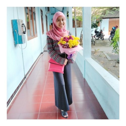 Beautiful and colorfull flower gonna cheer your day up🌸.....#clozette #clozetteid #ootd #hijabootd #hijabootdindo #hijabootdsolo #igerssolo
