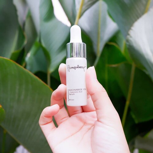 Produk baru yang masuk #skincare rutin aku. @humphreyskincare.official Niacinamide Serum yang masuk ke skincare rutin malem ku🌘 dan bikin wajah aku jadi kenyal, lembut, dan slightly lebih cerah besom paginya⛅💆‍♀️. Untuk baca review lengkapnya bisa baca di blog aku (link di bio)😁🤗.
.
.

#clozetteid #ggrep #wonderlandbykartika #femaledaily #beautiesquad #beautybloggerid #bloggerperempuan #indonesianfemalebloggers #bloggermafia #kbbvbeautypost #reviewserum #reviewskincare #serum #serumniacinamide #skincare #makeupenthusiast #beautygoersid #bloggerceria #beautybloggerindonesia #블로거 #얼짱 #뷰티블로거 #ブロガー#美容ブロガー #kawaii #かわいい #hunnyeo #훈녀
@tampilcantik @wakeupandmakeup @indobeautygram @beautygoers @bunnyneedsmakeup @beautybloggerindonesia @bloggermafia @indobeautyblogger @femalebloggersid @facetofeet_id