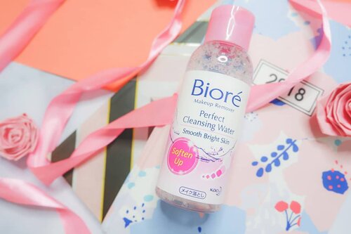 Aku tuh salah satu orang yg suka males kalau bersihin makeup ribet-ribet, apalagi kalau produknya gak ngangkat makeup dan kotoran. Tapi, aku coba Biore Micellar Water Soften Up ini gampang banget untuk bersihin makeup dan hasilnya juga bagus👌 untuk Micellar Water @id.biore ini ada 2 jenis, Soften Up untuk kulit kering dan Oil Clear untuk kulit berminyak. Untuk detail reviewnya bisa langsung baca reviewnya di blog aku😁 langsung klik link di bio ya😉.
.
.
.
.
.
#clozetteid #ggrep #wonderlandbykartika #bioremicellarwater #bioreid #femaledaily #beautiesquad #beautybloggerid #bloggerperempuan #indonesianfemalebloggers #bloggermafia #kbbvbeautypost #beautynesiamember #beautygoersid #skincare #bloggerceria #beautybloggerindonesia #reviewmakeupremover #makeupremover #reviewskincare #블로거 #얼짱 #뷰티블로거 #ブロガー#美容ブロガー #かわいい #hunnyeo #훈녀
@tampilcantik @wakeupandmakeup @indobeautygram @beautygoers @bunnyneedsmakeup @beautybloggerindonesia @bloggermafia @indobeautyblogger @femalebloggersid @facetofeet_id