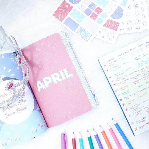 Prepare myself to face tidier 2018 of me🙋🙋🙋. Find myself a very cute🦄 and colourful💖💙💚💛💜🌈✨ agenda from @gogirlmagz for making myself & plan still on track and another book for my blogpost list, so I never forget to update again🤣🤣...#clozetteid #ggrep #wonderlandbykartika #bvloggerid #insviraltif #femaledaily #lifestyleblogger #lifestyle #travelblogger #travelling #adventure #vacation #fancystuff #flatlay #ulzzang #블로거 #얼짱  #라이프 #스타일 #블로거 #ライフスタイルブロガー #ブロガー #kawaii #かわいい #旅行 #旅行ブロガー#여행 #여행자 #여행스타그램