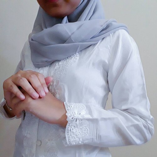 Happy Kartini Day, little celebration with wearing Kebaya👗
.
.
And Happy Birthday to me😊🍰🎂
.
.
#clozetteid #ggrep #wonderlandbykartika #kebaya #harikartini #kartiniday #ulzzang #fashionblogger #whatiweartoday #instastyle #블로거 #얼짱#패션스타그램 #패션블로거 #스트리트패션 #스트릿패션 #스트릿룩 #스트릿스타일 #패션 #스타일#일상 #데일리룩 #셀스타그램 #셀카 #ブロガー #ファッションブロガー#indonesianhijabbloger #bloggerperempuan #kumpulanemakblogger #hijaberscommunity