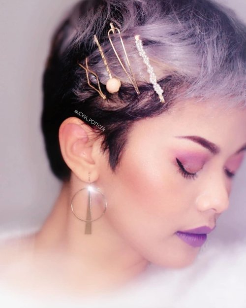 You’ll never change your life until you change something you do daily. The secret of your success is found in your daily routine.Lovely head pin and earrings from @earforyou.jkt #Setterspace#clozetteid#theshonet#lookbookindonesia#indobeautygram#indobeautychannel#beautychannelid#indobeautysquad#bunnyneedsmakeup#ladybossjkt#bvvlogger#jakartabeautyblogger#indobeautyblogger#ivgbeauty#channelbeautyindonesia#Tampilcantik#ragamkecantikan#nusantaramood#100daysofmakeup#Inspirasicantikmu