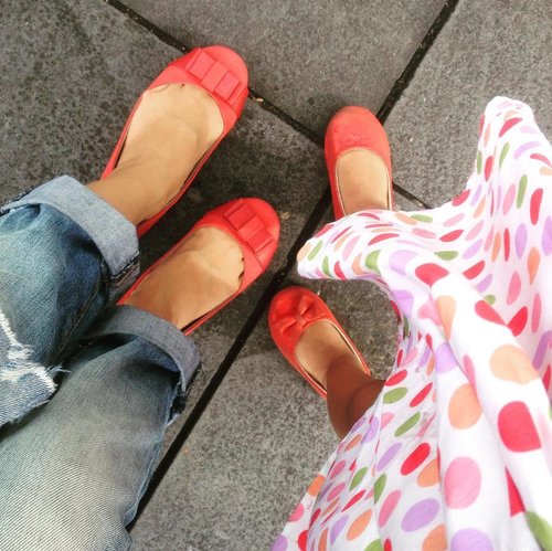 Sepatu 
#InstaStyle #PeopleOnLogoJeans #BoyfriendJeans #ClozetteID