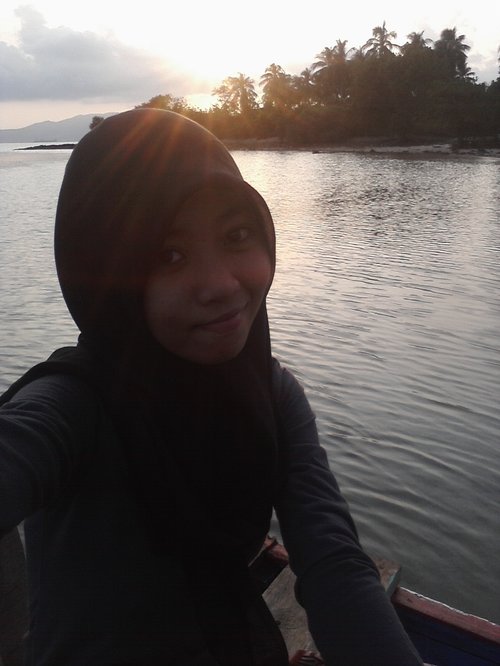 selfi sun rise di atas perahu #ClozetteID #HOTD #SCARFMagz