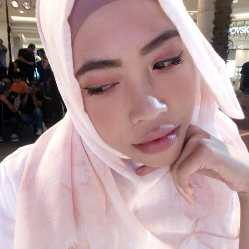 Faithfull Look yang mencerminkan kelembutan wanita muslimah indonesia with @wardahbeauty And @clozetteid

#clozetteidxwardahfashiondelight #clozetteidxwardahramadhandelight 
#clozetteid