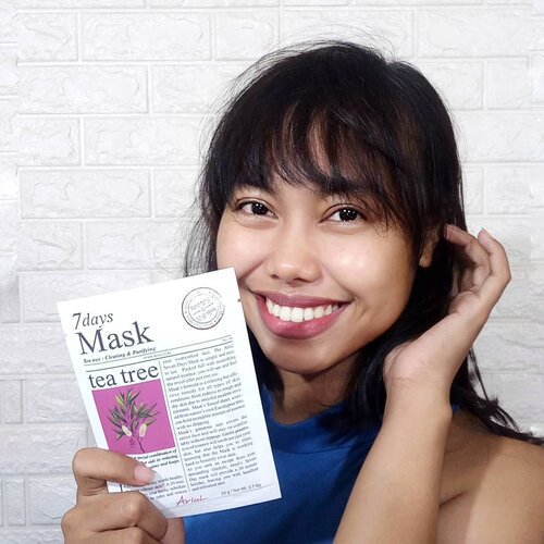 DAY 2 #Ariul7daysMask hari kedua aku pilih cobain sheetmask @ariul_id yg varian #teatree🌱🍃First impression aku saat pakai masker ini, ada aroma herbal yg keciun tapi aku ga tau itu aroma tea tree ✌🏻😅 yg pasti aromany ga nyengat dan ga ganggu pas aku pakai sheet mask nya. Ga kaya lemon yg ada sensasi pedihnya, kalo yg ini aman2 aja selama aku pakai. 👍🏻👍🏻👍🏻🌱🍃After pemakaian yg langsung keliatan khasiatnya guys, pori2 aku di area pipi deket hidung dan dahi mengecil!! Beneran kaya manekin yg ga ada pori2. Aku jadi kepo kalo dipakai rutin efeknya bisa permanen apa ga ya ? 🤭Buat kalian yg punya pori2 gede, kalo mau make up buat event penting aku saranin buat pake sheet mask ini. Karna membantu banget buat ngeblur pori2 kalian...Sekian first impression aku kali ini. Besok aku akan coba varian lainnya dan shared first impression aku after pemakaiannya.. See u 😘...#AriulMaskLemon #ReviewSkinCare  #tipswajahglowing #lfl #sheetmask #teatree #bareface #barefacechallange #beautyjournal #tipsputih #ClozetteID