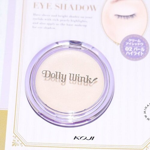 One of my beauty haul from Hokkaido, Dolly wink cream Eyeshadow 02 Pearl 💙💖 #clozetteid #dollywink #hokkaido #sapporo
#makeupflatlay
#flatlay
#miharujulieblog #miharujuliereview #miharujuliephotography