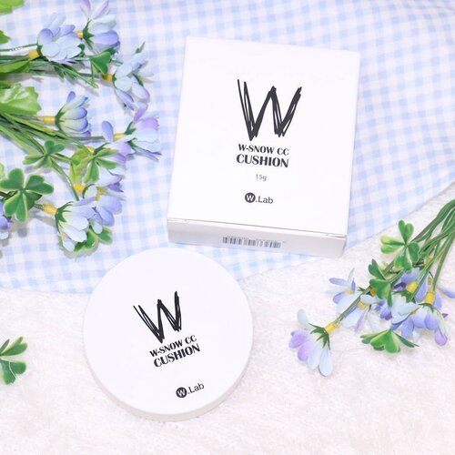 W.Lab W-Snow CC Cushion from @charis_official💖The cushions is gives flawless clear skin with just a light touch and gives cooling effect to keep the best skin condition.- Contains excellent moisturizing XPERTMOIST to create a healthy and moist skin.- Contains 41% green tea water and more than 20 kinds of nature-derived ingredients.Will review soon on my blog 😘Hicharis.net/miharujulie#clozetteid  #wlab #charis #charisceleb#miharujulieblog #miharujuliereview #miharujuliephotography