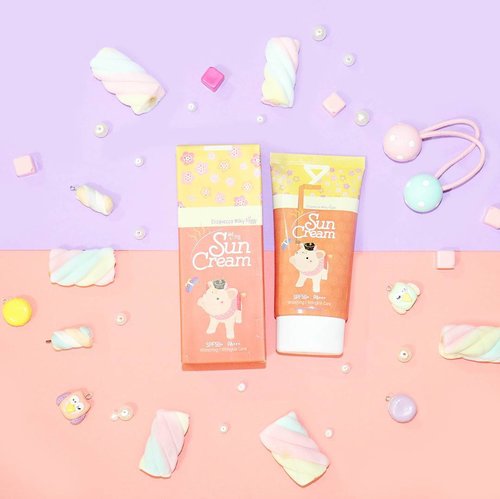 Elizavecca Milky Piggy Sun Cream How do you think about this packaging? 😍💖 #clozetteid #miharujulieblog #miharujuliereview #miharujuliephotography #makeupflatlay #pastel #elizavecca