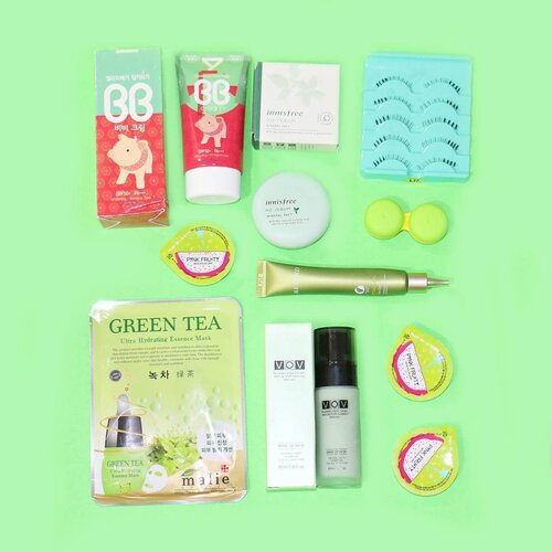 Green makeup flatlay#clozetteid #makeupflatlay #elizavecca #beyond #koreancosmetics #vovmakeup