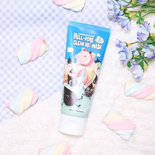 Elizavecca hell-pore clean up mask is a perfect product to clean pores and remove impurities.It contains 4% charcoal that can help to clean pores, remove impurities and skin metabolites with strongly absorbed effect and leave shrink perfect clean skin#clozetteid #elizavecca #miharujuliereview #miharujulieblog #miharujuliephotography