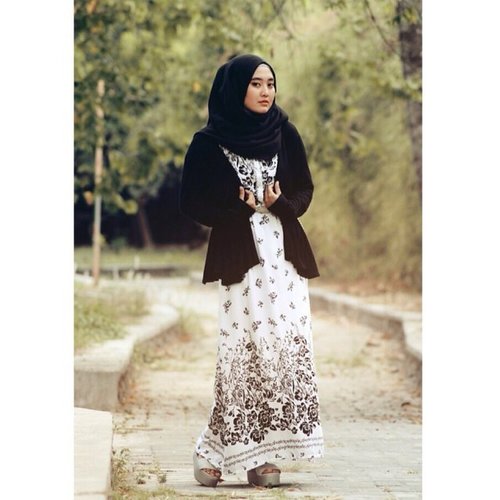 #AcerLiquidJade When Black and White to be the one.. #Monochrome #Rhialita #ClozetteID Photo by @adamfajari :)