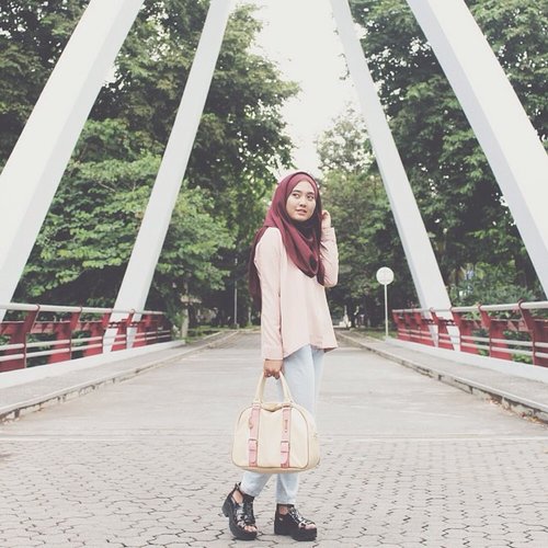 The Red Bridge.. (New post on the blog)
#Rhialita #ClozetteID #hijabfashion #hijabootdindo #vscocam 
Photo by @andrewdynto ;)