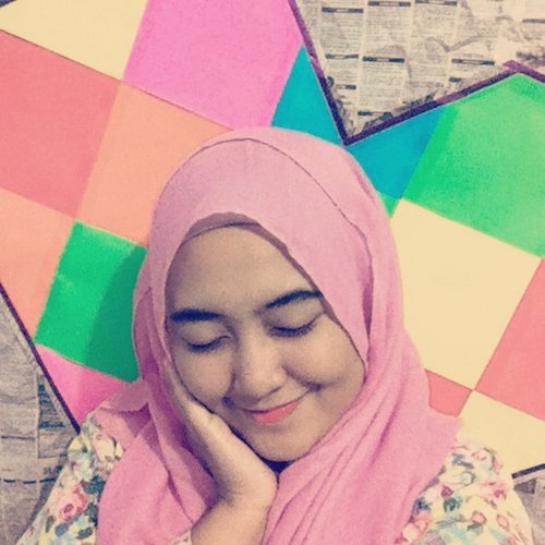 “You can be whatever you want when you believe in your own dream.” #Rhialita #ClozetteID

Shawl by @womenneed 
Danke! :*