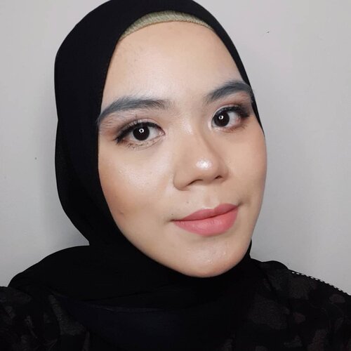 Inspirasi makeup buat besok girls, aku pakai 6 shade dari @wardahbeauty exclusive matte lipcream, ternyata bisa menghasilkan makeup look yang berbeda beda loh.. Aku pakai shade
03 See You Latte
05 Speachless
08 Pinkcredible
09 Mauve On
12 Plum It Up
13 Fruit Punch 
Aku suka banget sama shade yang 03 See You Latte dan 09 Mauve On, kalo kalian lebih suka shade yang mana ?

#wardah #wardahexclusivemattelipcream
#makeuplook #makeupinspiration
#beauty
#beautybloggers #Clozette #clozetteid