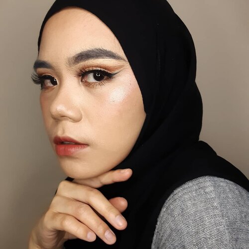 Eyelook yang diluar zona nyaman 😁

#makeup #makeuplook #makeupoftheday #makeupinspiration #beautygram #beauty #instabeauty #beautyblogger #beautyvlogger #beautyenthusiast #clozette #Clozetteid