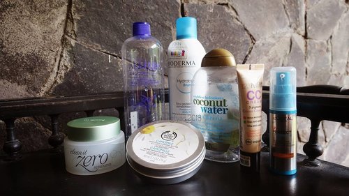 Inspired by @deszell who recently just complete her #missionempties (kudos!), here's another series of bottom up products I managed by the end of January from #DinsVanityDesk (which I only post almost the end of February. Haha). Honestly, I'm still far from finish line, very far!

If you ask me why do I managed to finished both Hatomugi and Bioderma Hydrabio spray, the answer is 7-skin methods and my mum loves the Hatomugi in bottle spray. Spray spray away mum 😁

Then, cleanser, I managed to finished Banila Clean it Zero the resveratrol version designed for oily skin and The Body Shop Chamomile Cleansing Balm. I felt a slight difference in texture as I have to work the TBS first to melt them on my hand and slightly thicker than Banila's

The new love goes to OGX's Coconut Water Shampoo. This shampoo gives everything I need in a shampoo, bouncy volume, tame my baby hair  frizz, and smells like paradise!

Bourjouis CC Cream, is one of the products quite difficult to finish, as I have lots to finish, and I found I rarely reached for this. More to my less excitement towards this products rather than the functionality as I have a lot of options.
.
.
.
.
.
#SkincareEmpties #BeautyAddict #ClozetteID #Clozette #BeautyGram #InstaBeauty #BeautyProducts #ipreview @preview.app #aColorStory