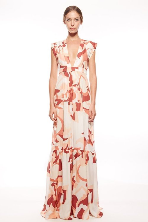Rachel Zoe Spring 2015 Ready to Wear. The fashion stylist gone designer, she must be have a good eye on the upcoming trend. Zoe injecting the breathe of Marsala in her Spring 2015 Ready to Wear collection in a very subtle manner. Nice approach to even lighter the colour for Spring and new adapter.