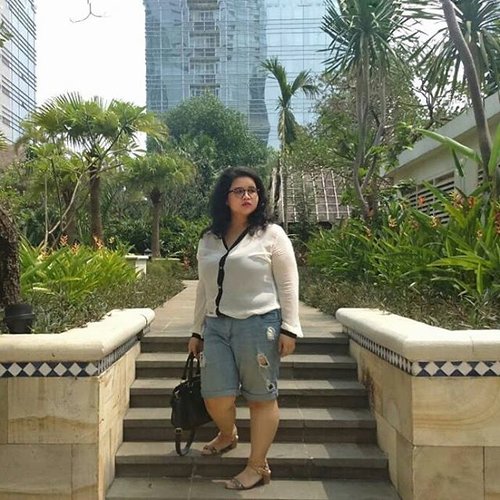 #latepost on #whatiwore yesterday. #weekend means wearing whatever I can reach. If it's means dressy #shirt and ripped (short) #jeans, then so be it. Because on weekend gone the neat-freak me and on with the lazy ass me. Thank all the deities it worked with the heat and venue. // #igotcurves #ClozetteID #OOTD #wiwt #celebratemysize #honormycurves #fashiongirl #DinsFashionSession
