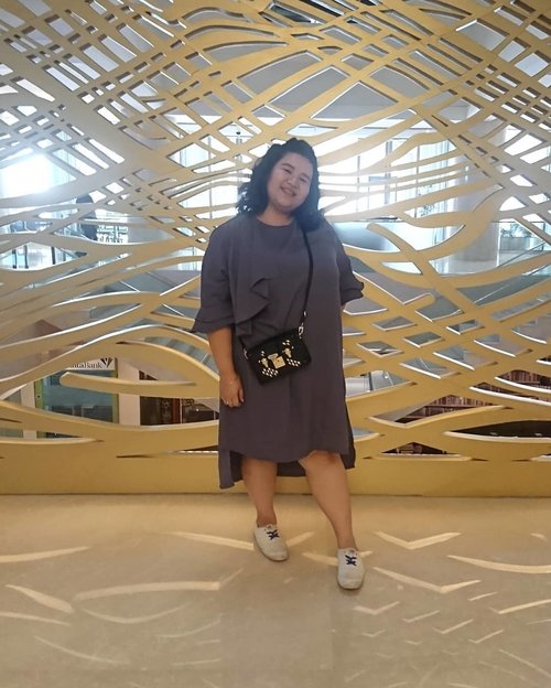 Grey is warmth and strength.
Is she krezih? Perhaps.
👗
She wore Callula Drapery Dress from @bigissimo.id, current favourite source of wardrobe, locally made, super thoughtful and perfectly designed. PROUD! 👌
.
.
.
.
.
.
.
#DinsFlair #Clozette #ClozetteID #OOTD #effyourbeautystandards #igotcurve #celebratemysize #honormycurves #ootdindo #WIWT #whatiwore #curvygirl #FashionBlogger #InstaFashion #AboutALook #Lookbook #PlusSizeFashion #ipreview @preview.app #aColorStory