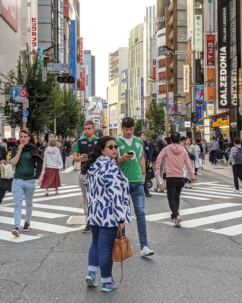 Karena Shibuya Crossing sudah terlalu mainstream
dan Car Free Day di #Shinjuku ini menghasilkan konten yang jauh lebih deramatissss 😘

Yekan?
Yadoong?
Yandak sihh?
#PejuangKonten #ForTheGram #HelloStranger

#DinsDayOff #WheninJapan #Tokyo #TeamPixel #LibraSeasonTrip #ipreview #ClozetteID #aColorStory #CurvyGirl #WIWT