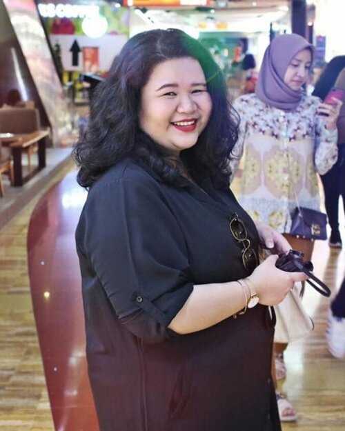 Kalem... dan senyumin aja, yekan?
.
.
.
.
.
#DinsFlair #OOTD #effyourbeautystandards #igotcurve #celebratemysize #honormycurves #ootdindo #WIWT #whatiwore #Clozette #ClozetteID #curvygirl  #ipreview @preview.app #aColorStory