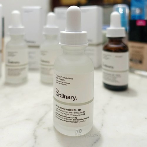 Two addition to my crazy high maintenance skincare steps (my dad's words, not mine) are @deciem's #TheOrdinary the Hyaluronic Acid serum for hydration boost and the Niacinamide serum for combating dullness (if not lightening). I can't say much for now in term of the effect, I am only using this for a month. While there are no significant changes of appearance, but I gotta say my skin felt more hydrated, plumped, and somewhat less tired. Let see in a few more weeks.

#DinsVanityDesk #BeautyJunkie #ClozetteID #BeautyBlogger #BloggerBabes #productreview #TheOrdinaryReview #TheOrdinarySerum #TheOrdinaryNiacinamide #TheOrdinaryHyaluronicAcid #SonyRX100 #MarkIII #PlayMemories #SonyForHer #aColorStory #ipreview @preview.app