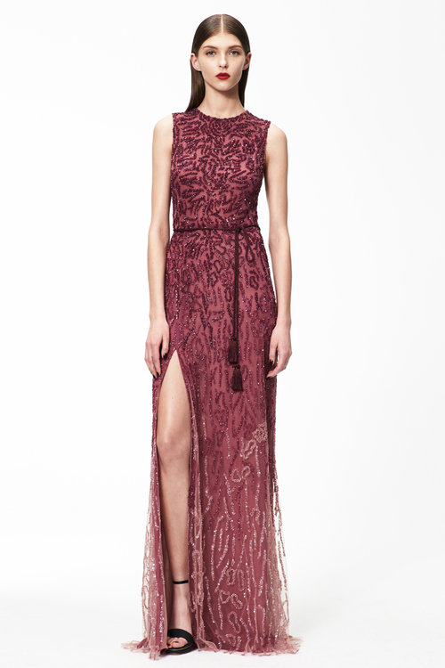 Monique Lhuillier Pre-Fall 2015. As the Wine colour family notorious for its glamorous and luxurious vibe, Marsala were no exception. Beautifully execute by Monique Lhuillier for its latest Pre-Fall runway.