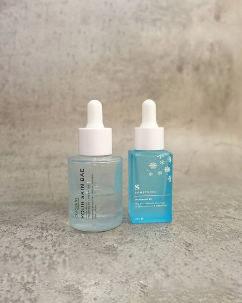 Finished with #Somethinc Hyaluronic Acid serum, and FINALLY trying #AvoskinYourSkinBae Hyacross 3% and Green Tea. I believe the Hyacross is a variation of Hyaluronic Acid for hydration, added with anti oxidant from green tea. Hydration is a wonder, not sticky like a lot of hyaluronic acid or gel-ish texture serum.

Texture wise it is very thick, gel-ish when pipette out of the bottle, in contrast with Somethinc's that very runny, but immediately become more watery when applied to the face. I only use 2 fat drops for the whole face and neck, more than that making the next serums more tricky to blend and absorb. Esp with somethinc's niacinamide that have quite similar thick gel-ish texture. One or two times, both of them together making my moisturizer pilling. So use it wisely, blend to your skin until completely absorbed and not sit on top of your skin before moving to the next serum(s).

#DinsVanityDesk #beautyroutine #beautygram #beautycare #beautyreview #skincare #skincareregime #skincarejunkie #glowingskin #skinessentials #healthyskincare #Clozette #ClozetteID #FDLocalPower