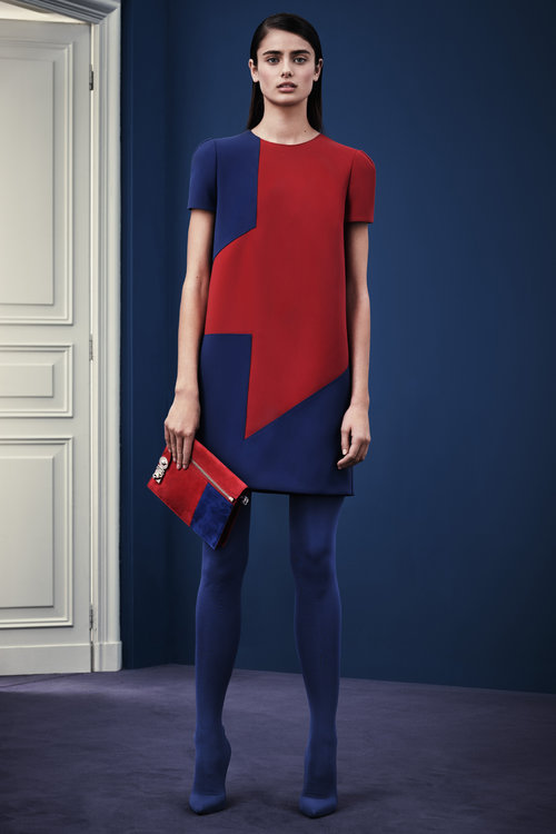 Versace Pre-Fall 2015. Maybe we need to count Blue as a basic neutral colour, seeing how well it goes with so many colour, including Marsala. Or maybe it is in the Marsala that goes well with a lot of colour. Pretty hard to decide.
