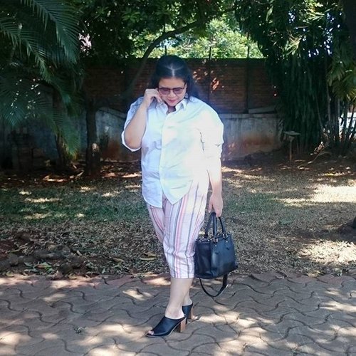 Lebaran Day 2: Because the heat were so unbearable, it called for the usual comfy white shirt and the comfy-er pants. It was 38 degree, jeans was too overrated.#eidmubarak #ootd #curvygirl #fashion #summer #clozette #clozetteid #celebratemysize #honoryourcurves #effyourbeautystandards