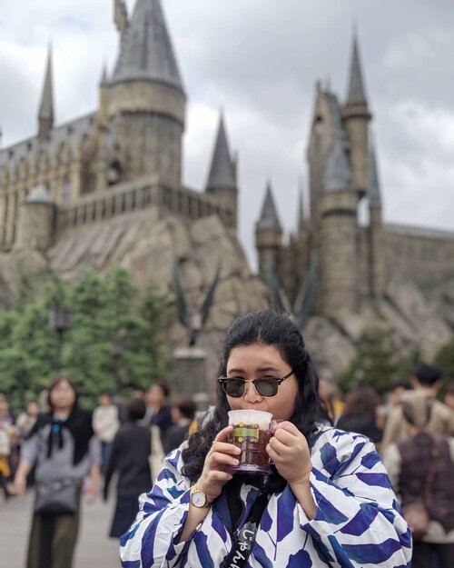 #Butterbeer, tidak mengandung butter maupun beer.Bukan salah bunda mengandung juga.#DinsDayOff at #UniversalStudioJapan #WizardingWorldofHarryPotter #Potterhead  #WheninJapan #HomeAwayfromHome #LibraSeasonTrip #TeamPixel #ClozetteID #CoolJapan #ipreview #aColorStory